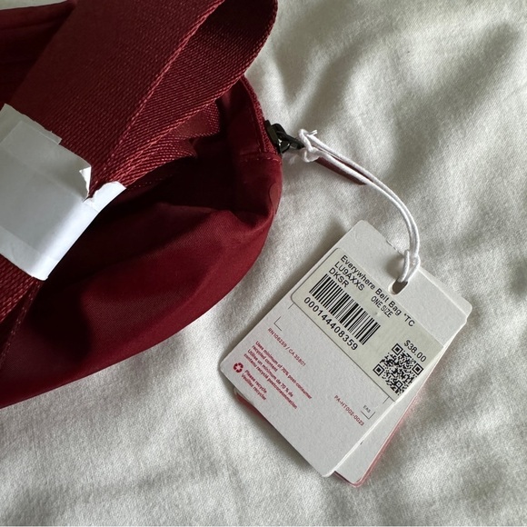 ๐ Lululemon Team Canada Everywhere Belt Bag Dark Sport Red - Picture 6 of 7